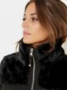 Čierna zimná prešívaná bunda s kožušinovým limcom CAMAIEU galéria